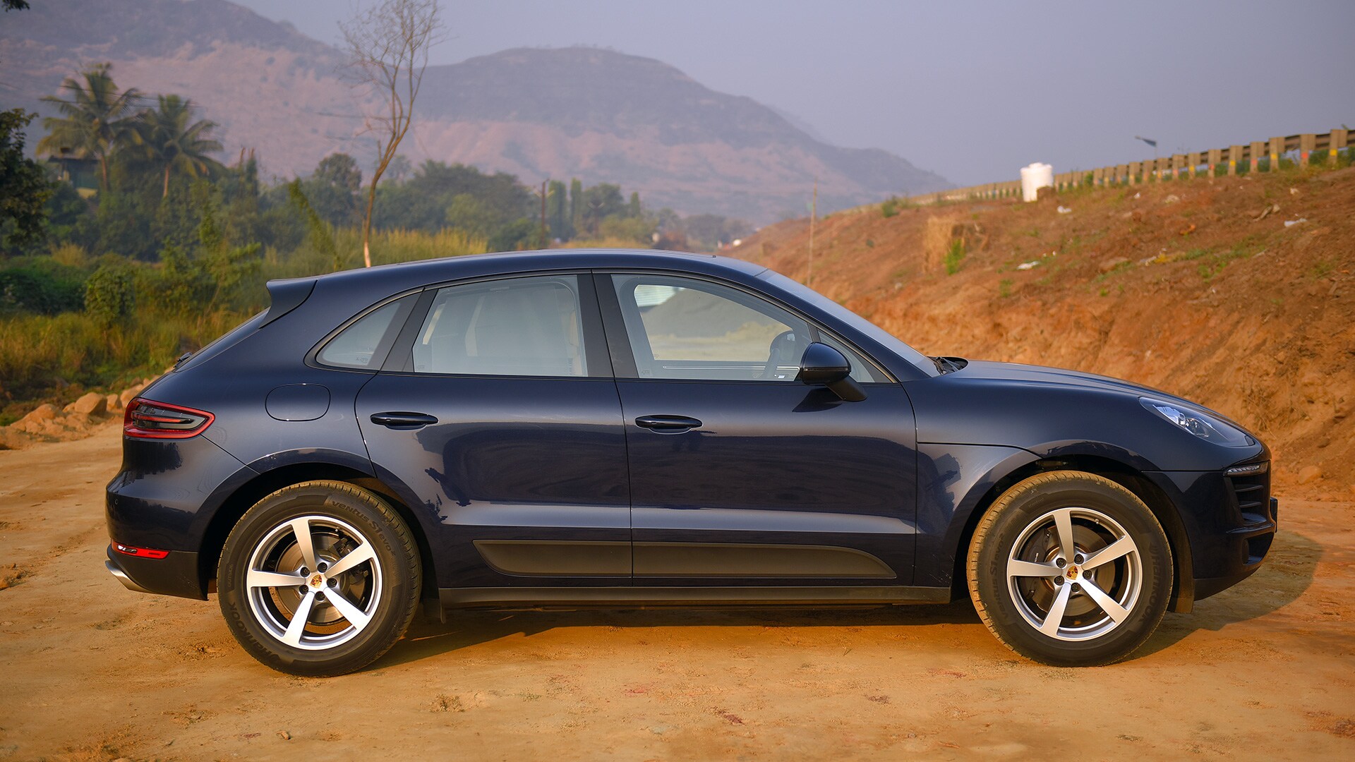 Porsche Macan 2016 R4 Exterior